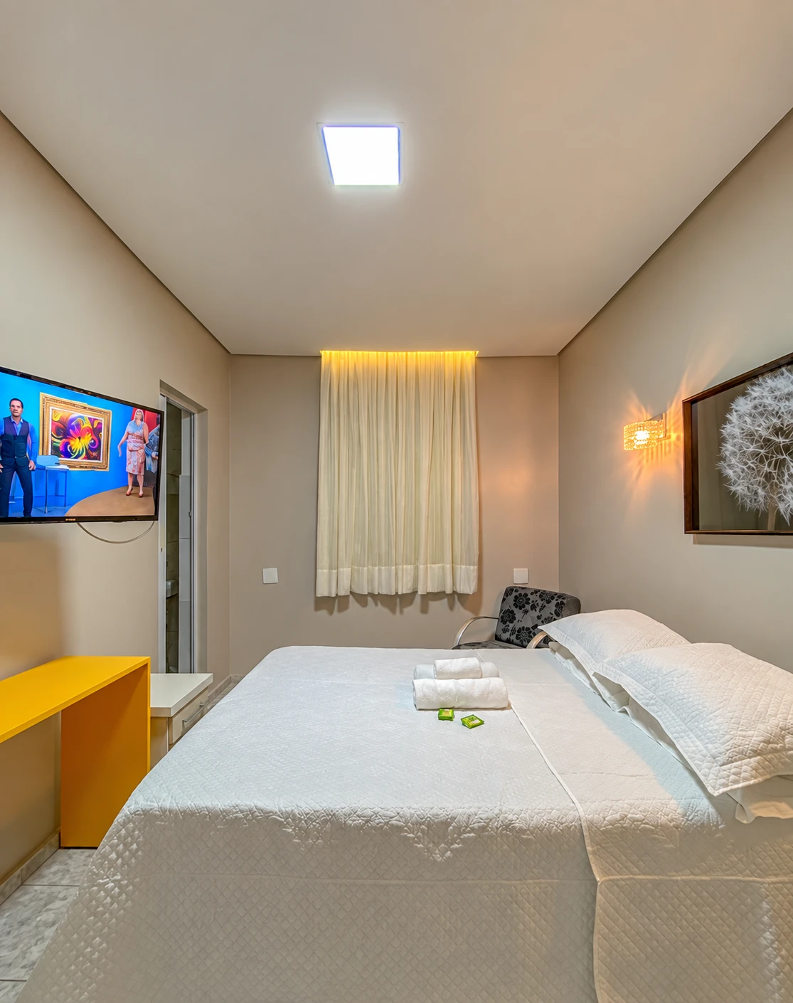 Quarto da Pousada Atalaia com cama de casal
